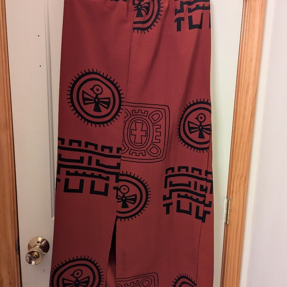 XL Ladies Ashro African Patterned Three Piece Cranberry and Black Geometric Set - Picture 5 of 10